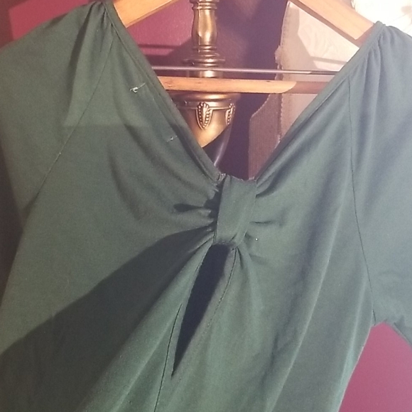 Green Open-Backed Gathered Quarter-Sleeved Shirt - Picture 4 of 4